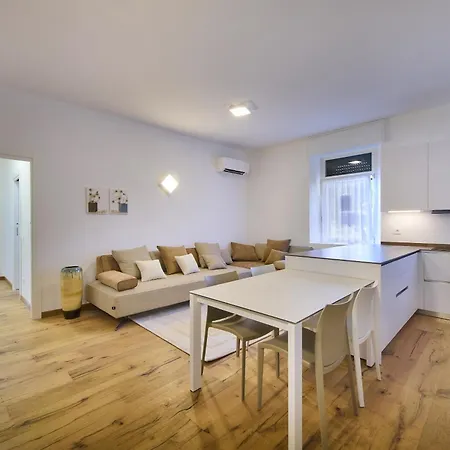 Blue Heaven Apartment *